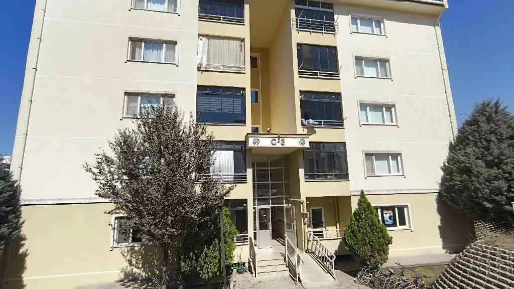 ADAPAZARI’NDA SİTE İÇİNDE 3+1 | 125 M² BRÜT | MERKEZİ ISITMALI | BALKONLU, BOŞ DAİRE