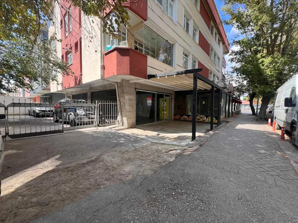 PROTOKOL YOLU KÖŞEBAŞINDA AYDINLIKEVLER'DE KİRALIK DÜKKAN