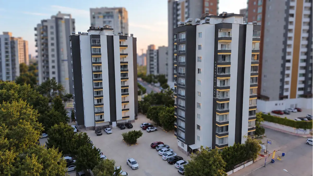 REMAX RİNA'DAN ÇİFTLİKKÖYDE ELİT SİTE İÇERİSİNDE 3+1 DAİRE