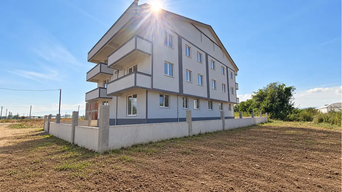 ALTINOVA TERSANELER BÖLGESİNDE 11 DAİRELİ KOMPLE KİRALIK BİNA 