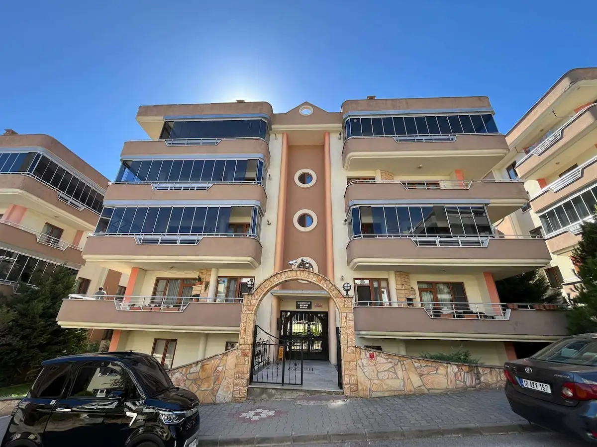 REMAX MID 'DEN TOYGAR MAH. GAMZEPINAR SİTESİ’NDE 3+1 | 125 M² NET | 4. KAT | 3 CEPHE