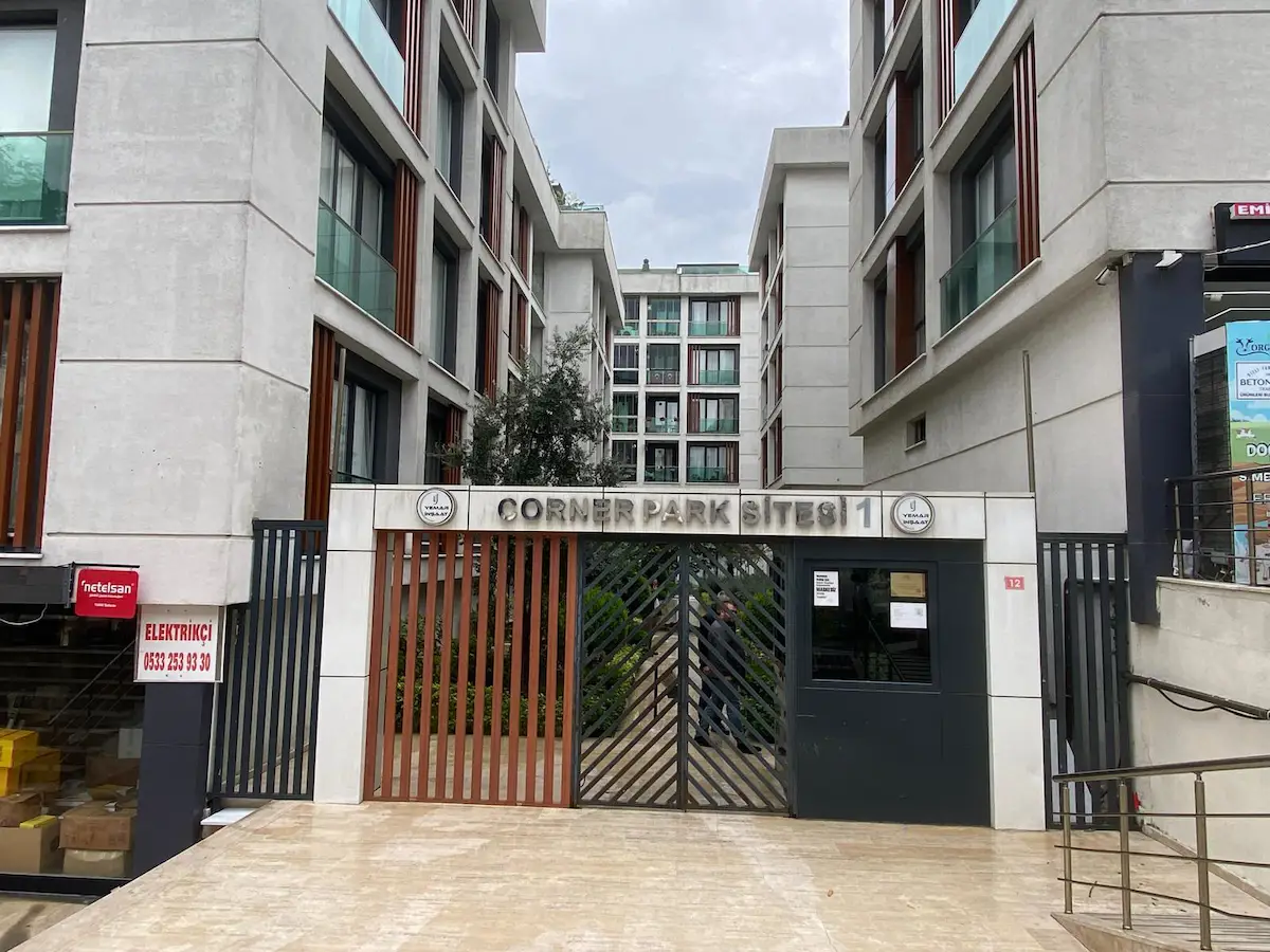 YAKUPLU’DA TAM EŞYALI 2+1 EBEVEYN BANYOLU METROBÜSE YÜRÜME MESAFESINDE