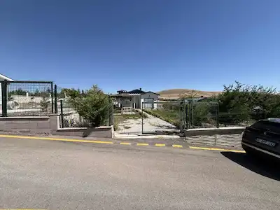 GÖLBAŞI KARAOĞLAN’DA 500 M² BAHÇELİ, NET 60 M² 2+1 HOBİ BAHÇESİ