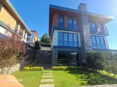 REMAX ANKA'DAN SİTE İÇİNDE 3+1 DENİZ MANZARALI KİRALIK VİLLA