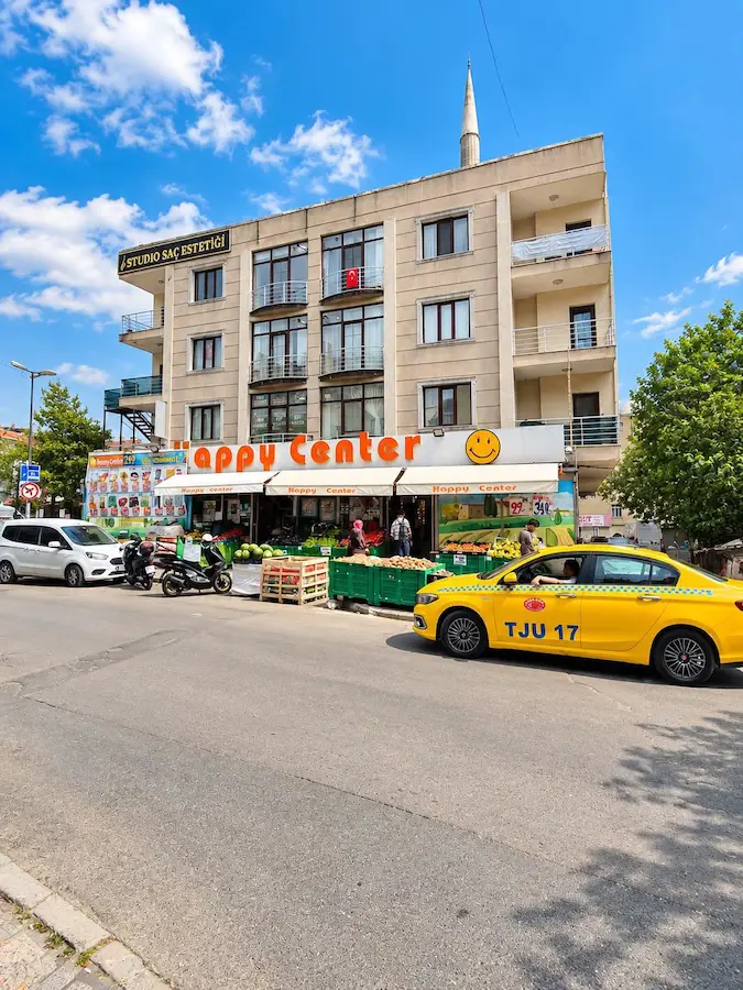 PENDİK KURTKÖY MERKEZ CADDE ÜZERİ 200 M² EMSALSİZ DAİRE