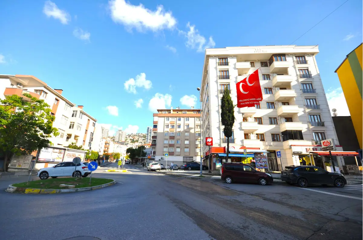 MALTEPE ZÜMRÜTEVLER İŞLEK CADDE ÜZERİ BÜYÜK DEPOLU FIRSAT DÜKKAN 2