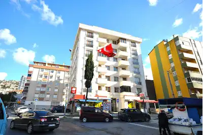 MALTEPE ZÜMRÜTEVLER İŞLEK CADDE ÜZERİ BÜYÜK DEPOLU FIRSAT DÜKKAN