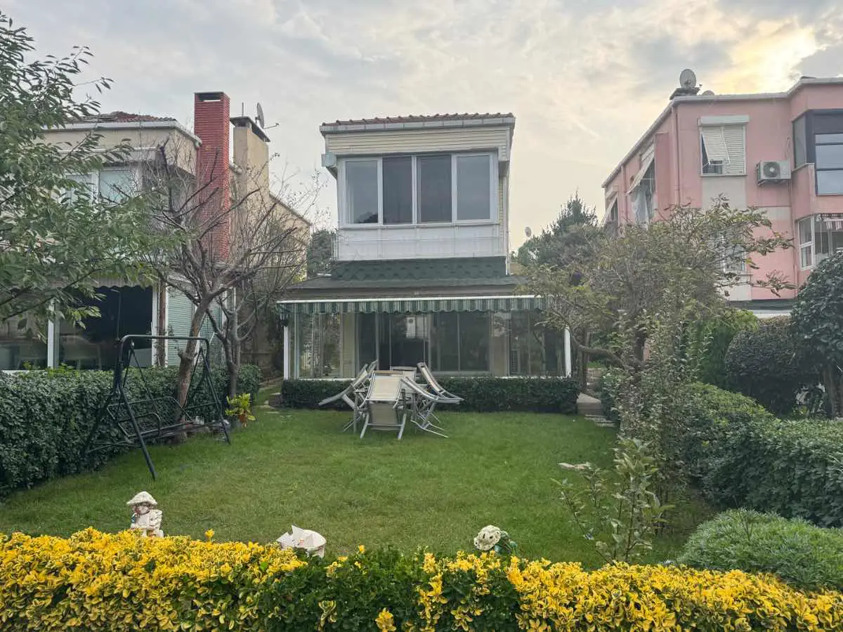TUZLA POSTANE’DE YOKEŞ DENİZ SİTESİ’NDE GÜNEY-DOĞU CEPHELİ 2+1 KİRALIK VİLLA