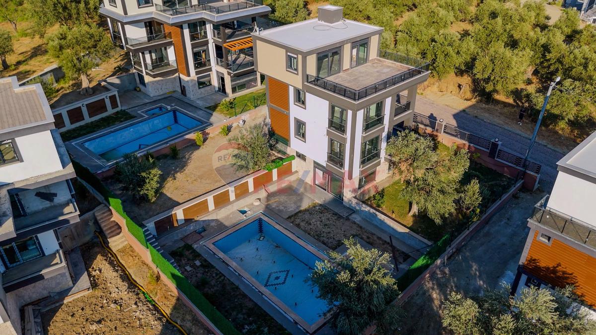 ALTINOLUK'TA DOĞANIN VE LÜKSÜN BULUŞTUĞU MODERN SIFIR VILLA