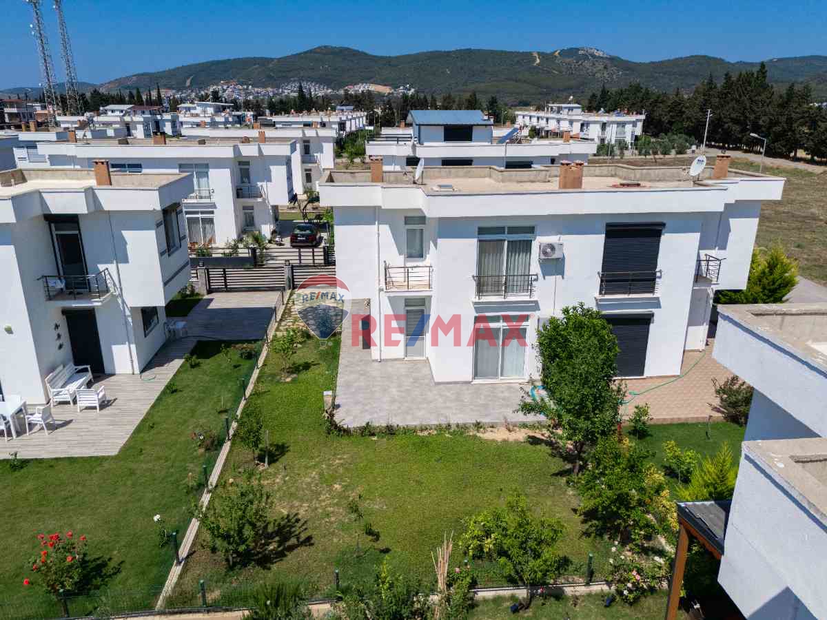 SEFERİHİSAR DOĞANBEYDE HAVUZLU SİTEDE FULL EŞYALI KİRALIK YAZLIK