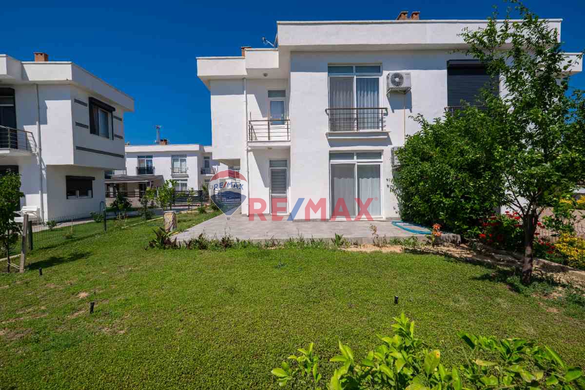 SEFERİHİSAR DOĞANBEYDE HAVUZLU SİTEDE FULL EŞYALI KİRALIK YAZLIK