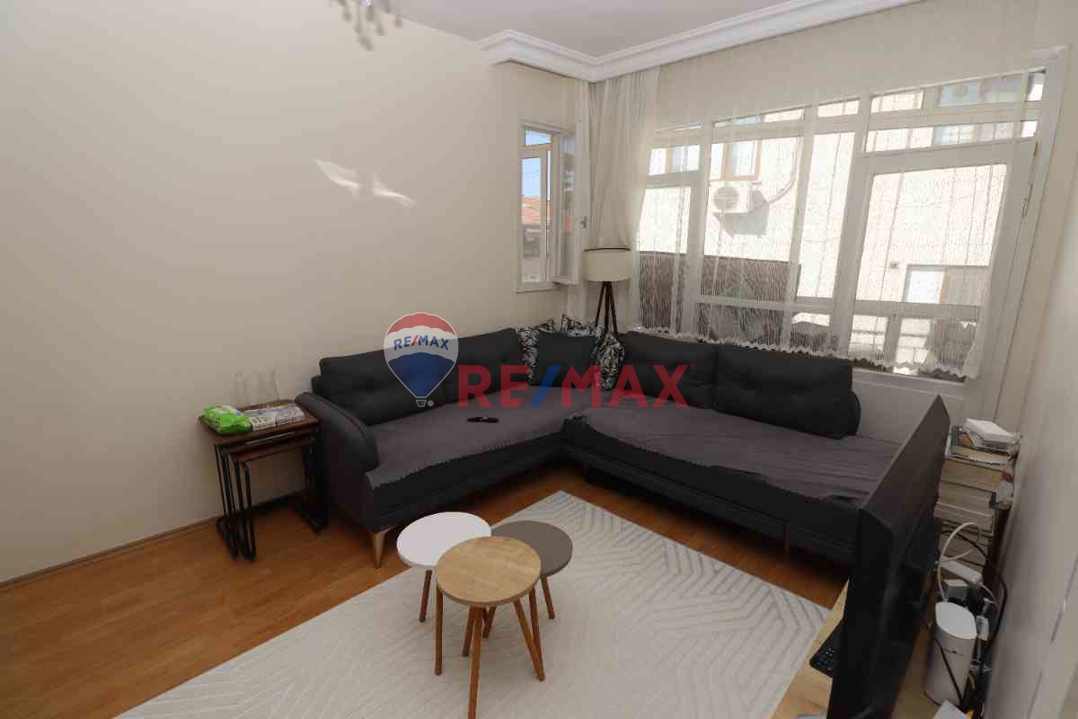 ÜSKÜDAR VALIDEI ATIK’TE DENIZ MANZARALI, BALKONLU, MASRAFSIZ 2+1 KIRALIK DAIRE! 