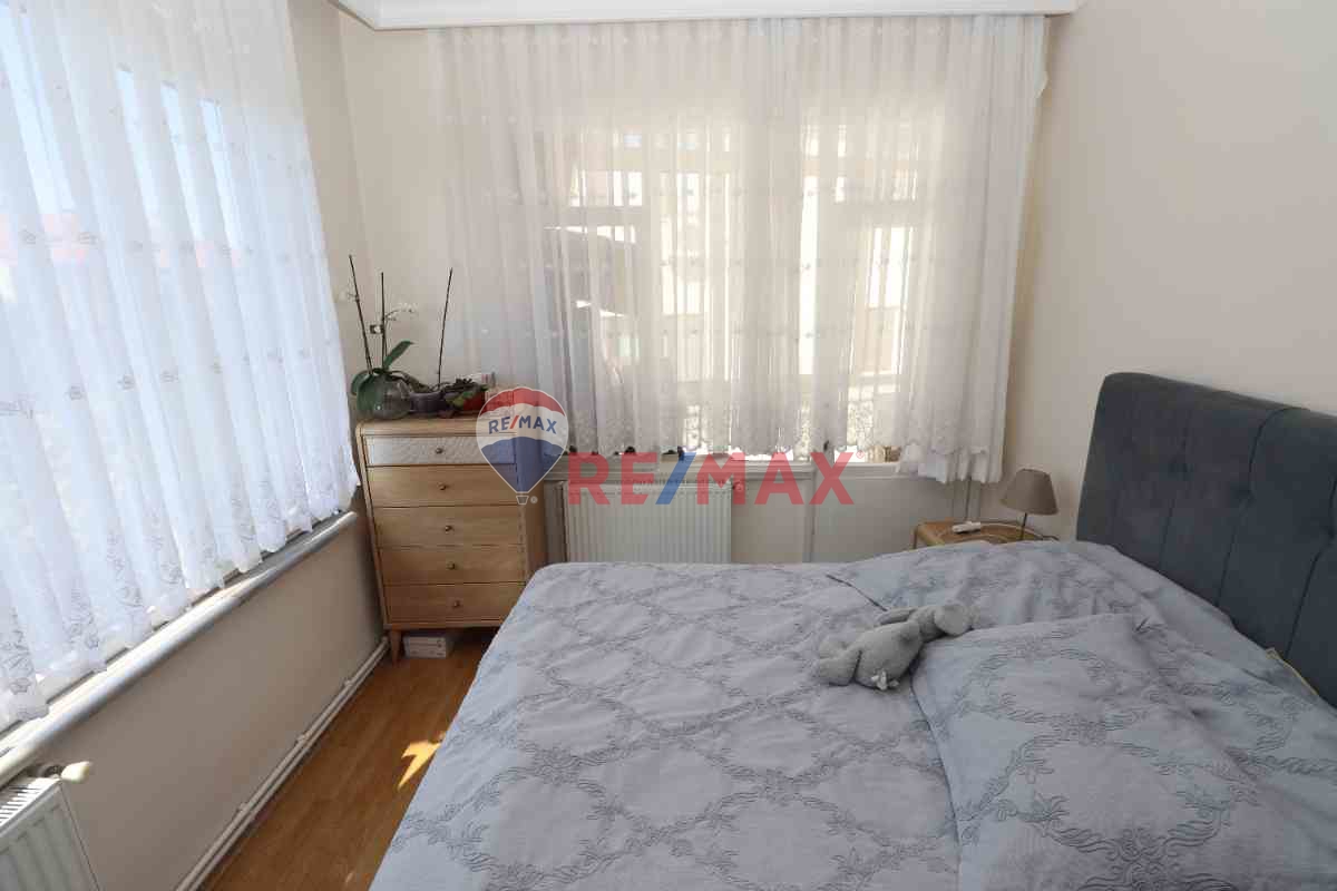 ÜSKÜDAR VALIDEI ATIK’TE DENIZ MANZARALI, BALKONLU, MASRAFSIZ 2+1 KIRALIK DAIRE! 