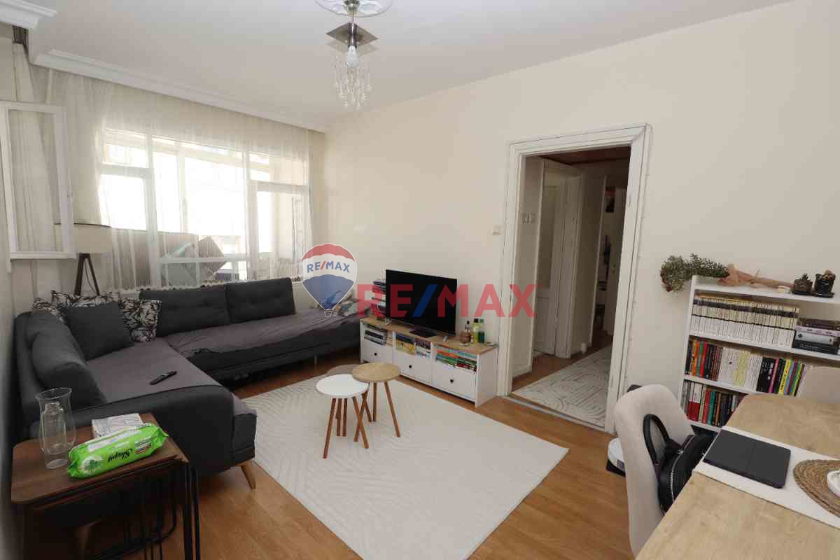 ÜSKÜDAR VALIDEI ATIK’TE DENIZ MANZARALI, BALKONLU, MASRAFSIZ 2+1 KIRALIK DAIRE! 