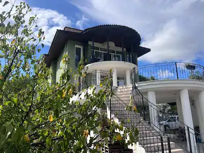 URLA KUŞÇULARDA 2483 M² ARSA PAYINA SAHIP, 400 M² 6+2 MÜSTAKIL