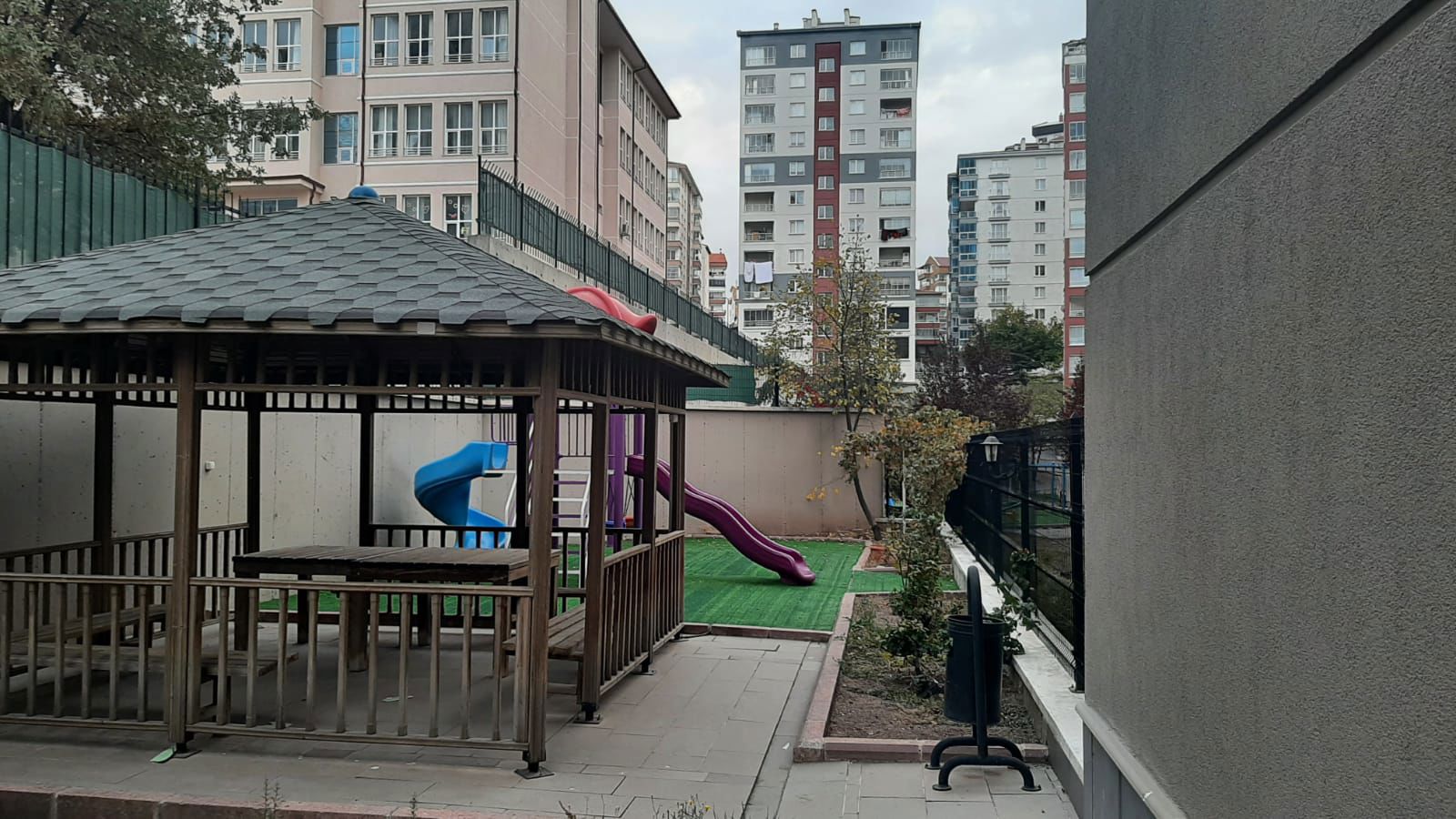 YENIMAHALLE GÜVENTEPE CADDESI ÜZERINDE BÜYÜK BALKONLU GENIŞ DAIRE