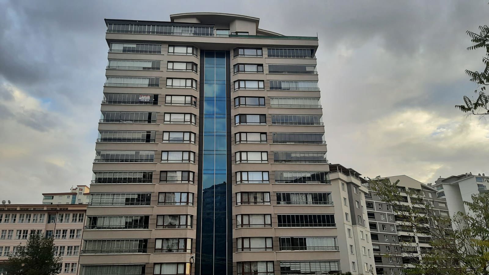 YENIMAHALLE GÜVENTEPE CADDESI ÜZERINDE BÜYÜK BALKONLU GENIŞ DAIRE