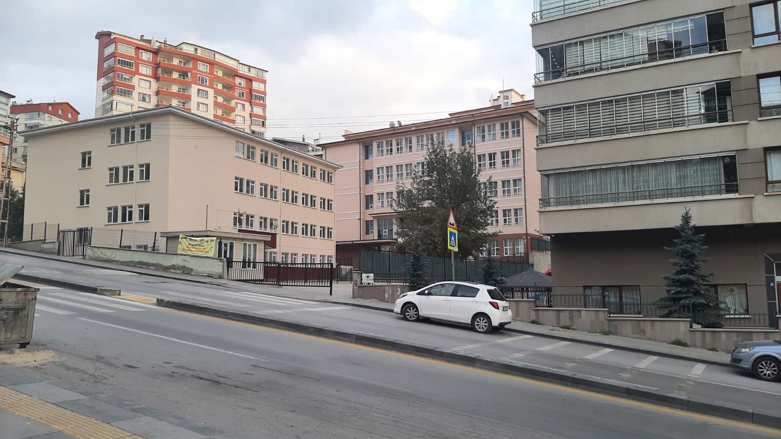 YENIMAHALLE GÜVENTEPE CADDESI ÜZERINDE BÜYÜK BALKONLU GENIŞ DAIRE