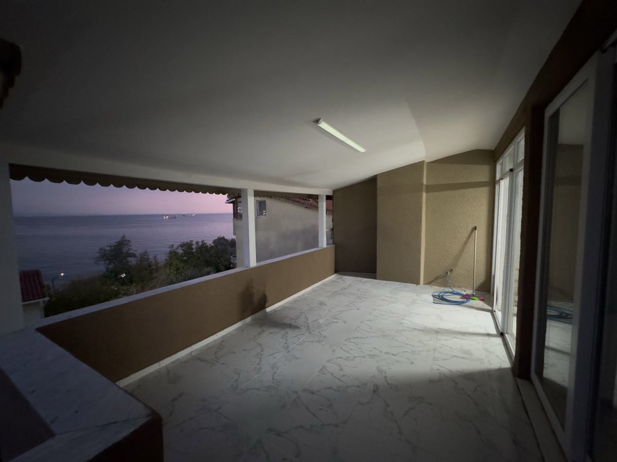 KAVAKLI SAHİL MAHALLESİNDE SATILIK DENİZ MANZARALI 4+1 VİLLA