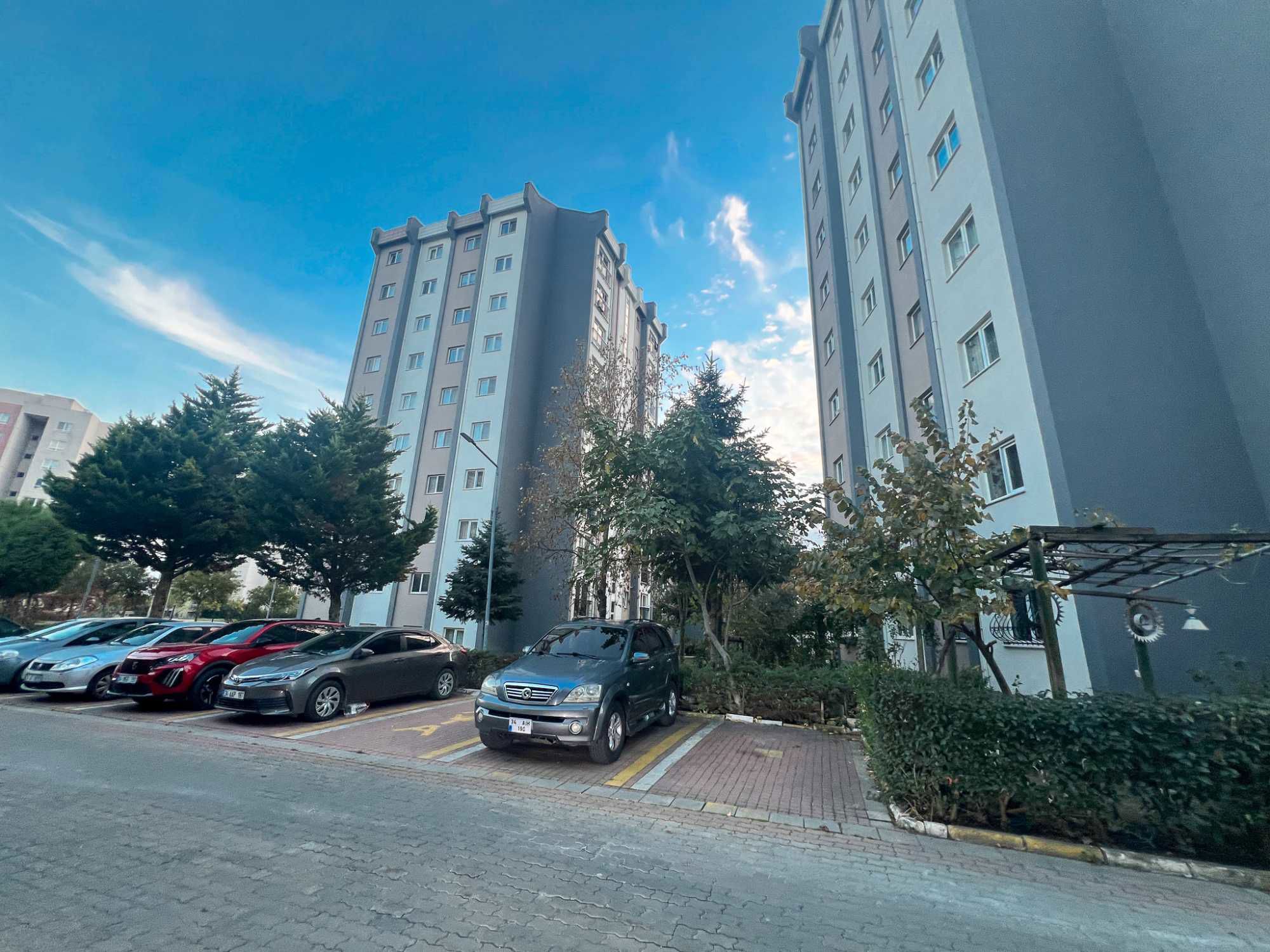 RE/MAX GELİŞİMDEN YAKUPLU KİPTAŞ KONUTLARI ARA KAT 2+1 SATILIK