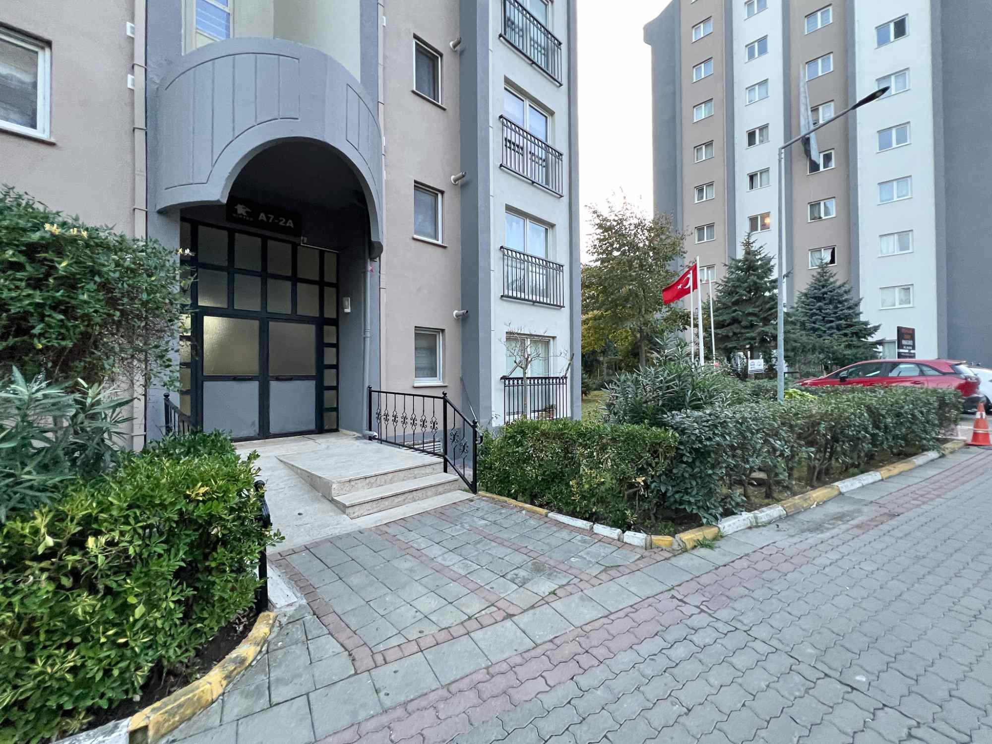 RE/MAX GELİŞİMDEN YAKUPLU KİPTAŞ KONUTLARI ARA KAT 2+1 SATILIK