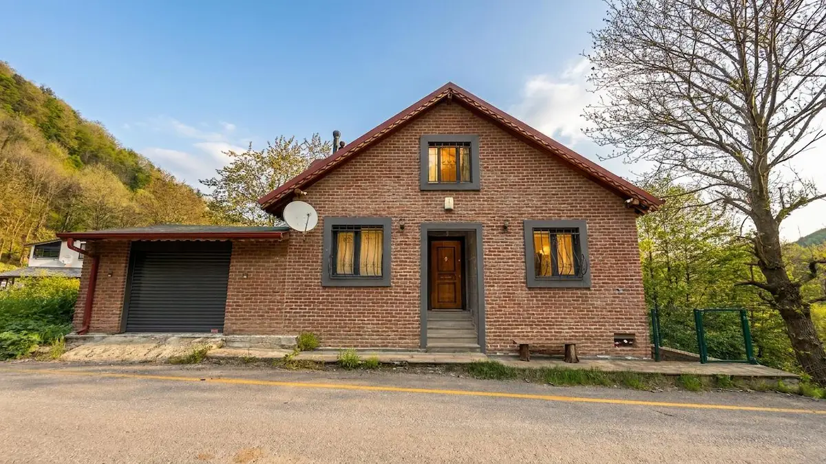 KARTEPE ŞEVKATİYE FINDIKSUYU MEVKİİNDE SATILIK EŞYALI DAĞ EVİ