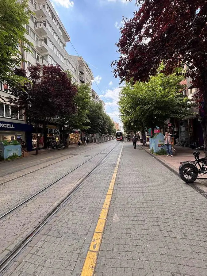 HOŞNUDİYE MAHALLESİ İSMET İNÖNÜ CADDESİ KİRALIK 3+1