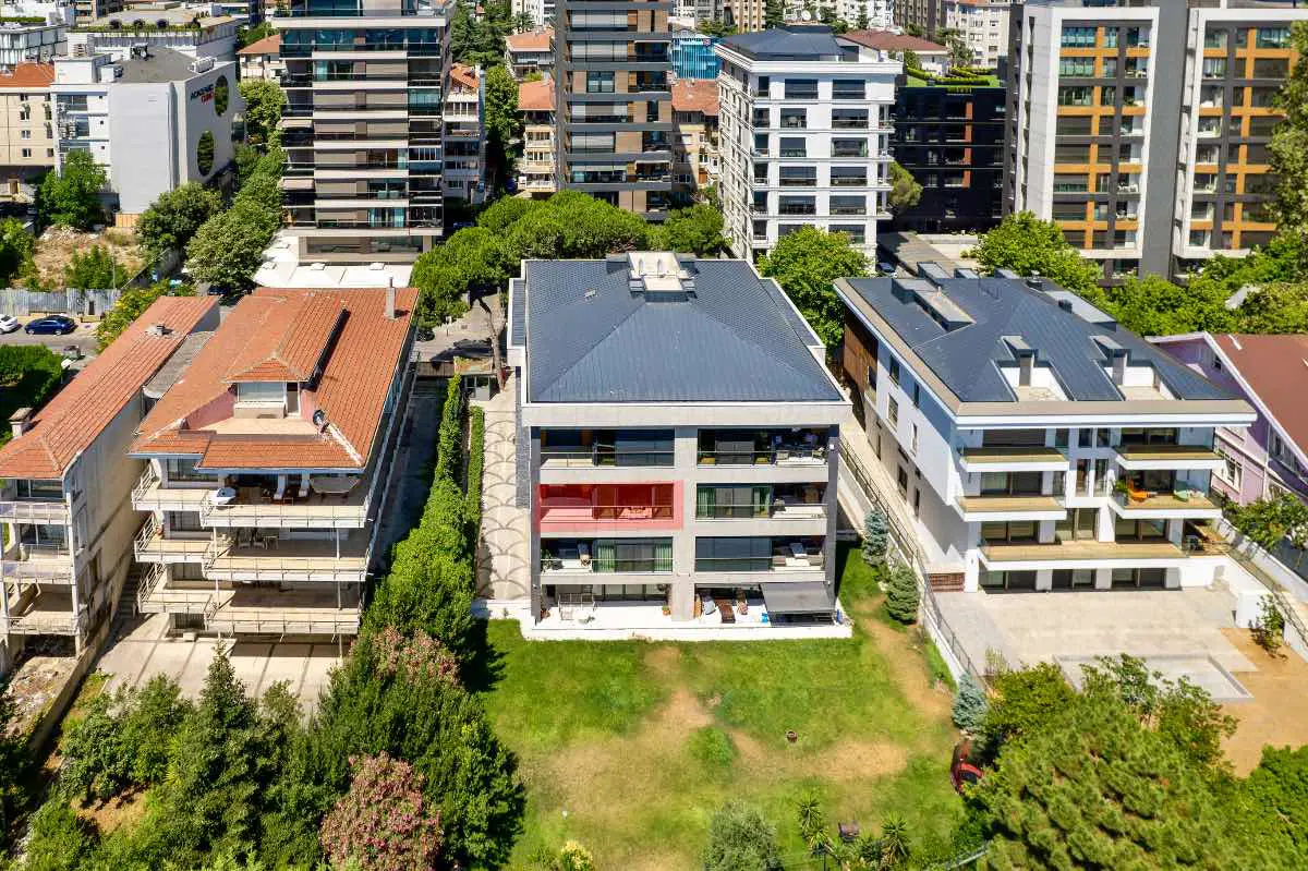 SUADIYE SAHIL'DE PRESTIJLI KONUM 180M² NET 3+1 LÜKS YALI DAIRESI