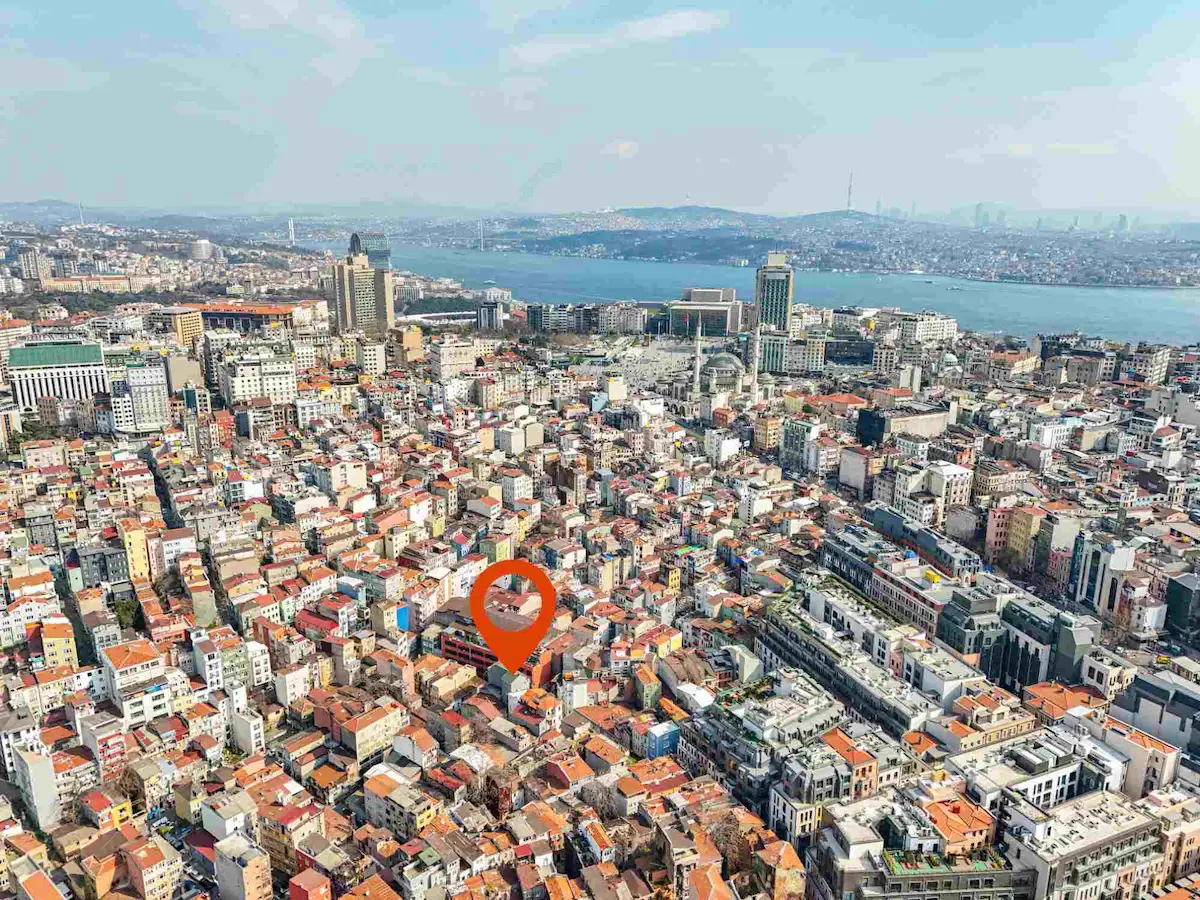 TAKSİM'DE 700 M² HAZIR DEVREN KİRALIK TEKSTİL ATÖLYESİ