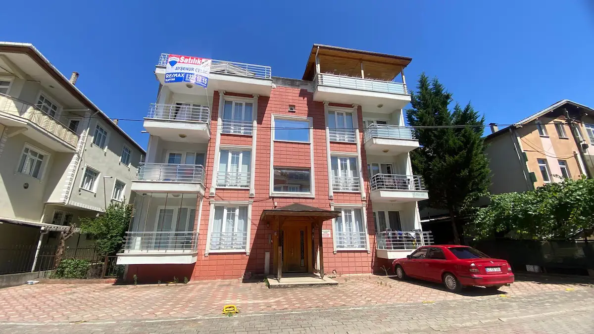 IZMIT YENIŞEHIR CIHAN HASTANESI MEVKI SATILIK 4+1 DAIRE