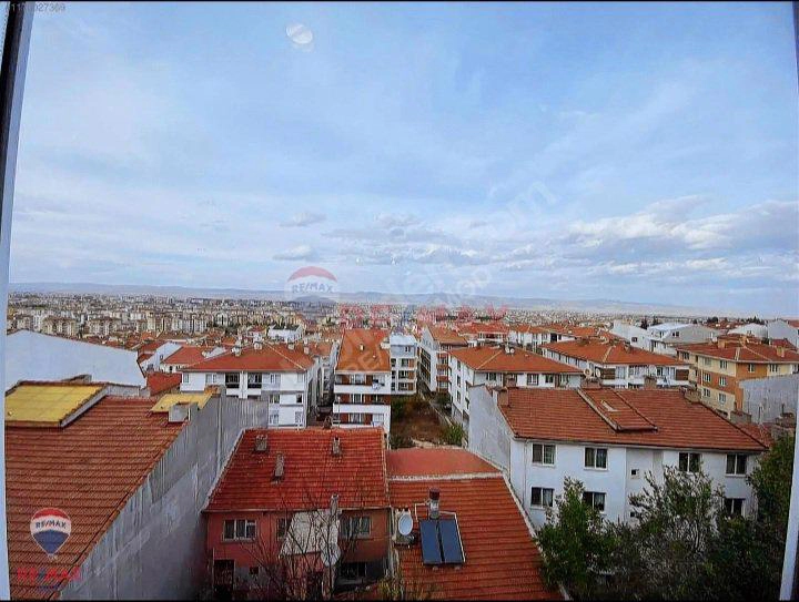 GÖZTEPE'DE ASANSÖRLÜ,ARA KAT,MANZARALI 2+1 SATILIK DAİRE