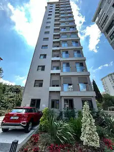 SUADİYE AÇELYA SOKAKTA YENİ BİNADA MARMARAYA VE BAĞDAT CADDESİNE ÇOK YAKIN SATILIK BAHÇE KATI