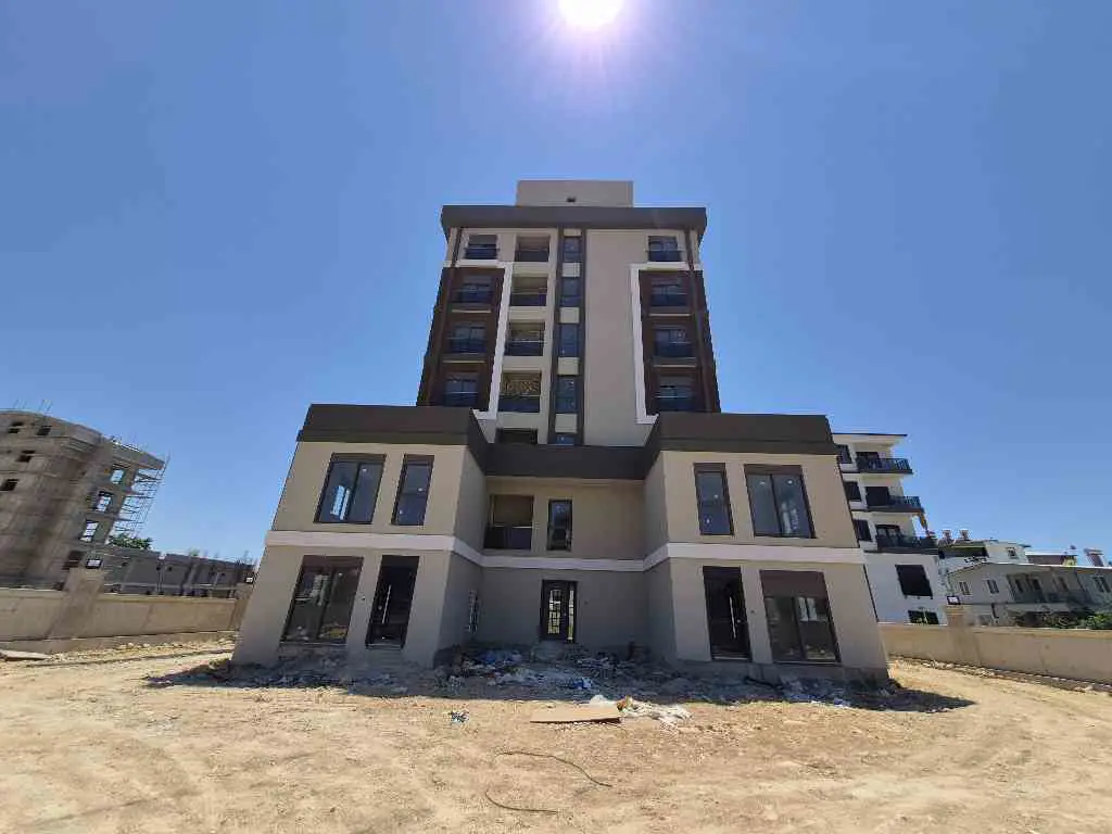 ALTINOVA ORTA MAHALLEDE HAVUZLU SİTE İÇİNDE SATILIK DAİRE