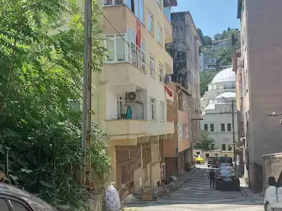 ÜSKÜDAR’DA GİRİŞ KAT 2+1 | 87 M² NET | BALKONLU | DOĞALGAZ KOMBİLİ