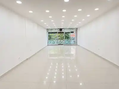 ESENYURT MEYDANDA KİRALIK 100 M² PRESTİJLİ İŞ YERİ