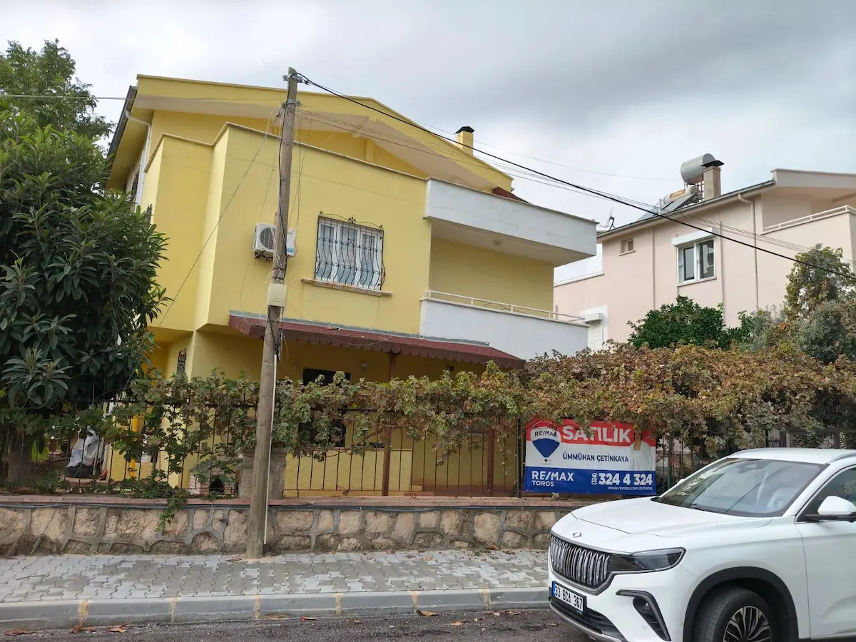 REMAX TOROS'TAN BEYCE VİLLALARI’NDA SATILIK 4+1 TRİPLEX VİLLA