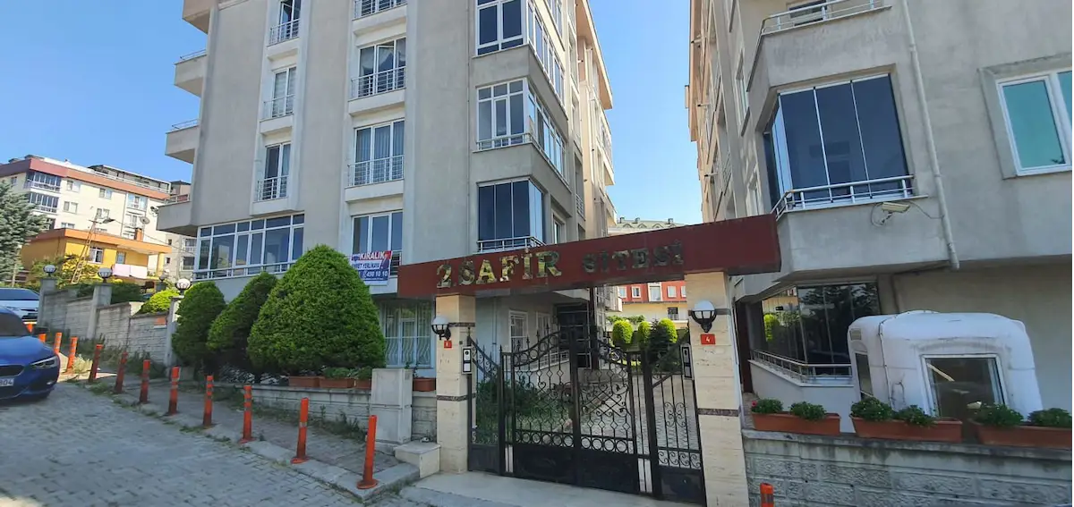 PINARTEPE MAHALLESİ MERKEZİ KONUMDA KİRALIK 2+1 DAİRE