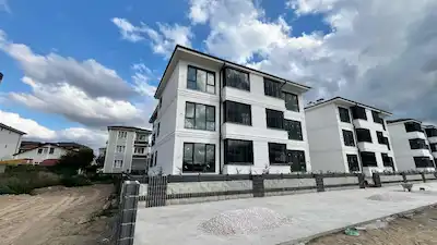 ARIFIYE ARİFBEY MAH. SİTEİÇİ ARAKAT 2+1 CAMBLAKONLU DAİRE