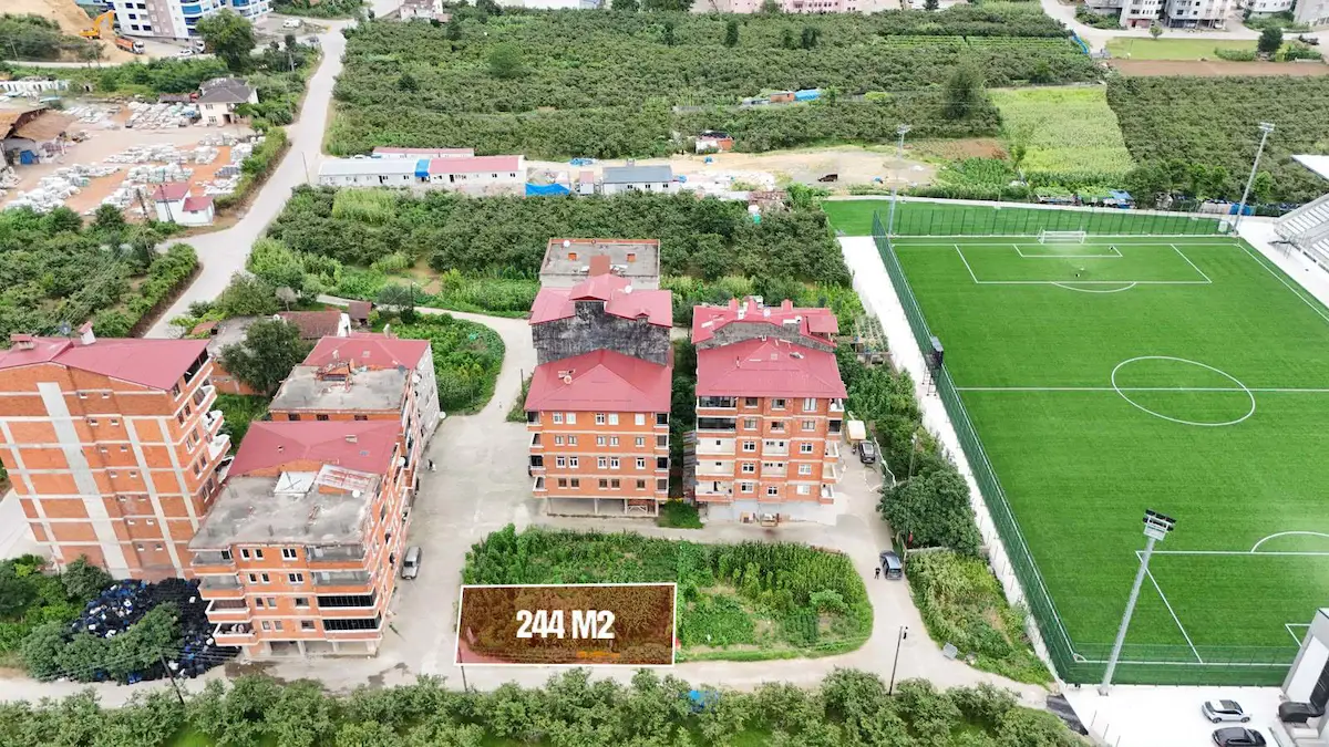 ARAKLI MERKEZ MAHALESİN'DE 244 M2 KONUT İMARLI ARSA
