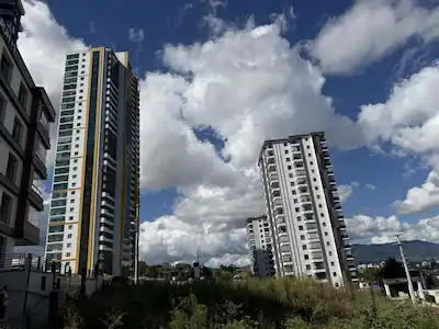 ATAKUM DA GÖKDELENLER BÖŞGESİNDE DENİZ MANZARALI SATILIK ARSA