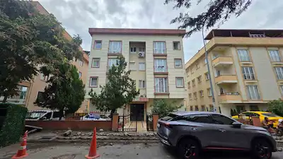 YEDITEPE ÜNIVERSITESI YAKINI, BOYASI YAPILMIŞ ,KAPALI MUTFAK 2+1