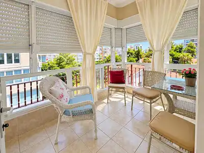 GÜRSUDA DENİZE 500 M,HAVUZLU SİTEDE FERAH 2+1 DAİRE