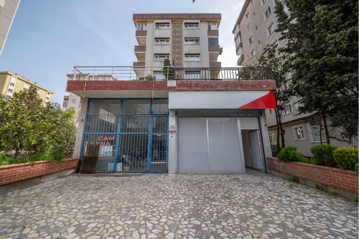 İÇERENKÖY MAHALLESI'NDE KIRALIK TICARI DÜKKAN & MAĞAZA