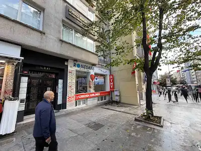 BURAK ELÇİ ' DEN HALASKARGAZİ CADDESİ ÜZERİNDE, ATATÜRK MÜZESİNE BİTİŞİK BİNADA 130 M2 İŞYERİ