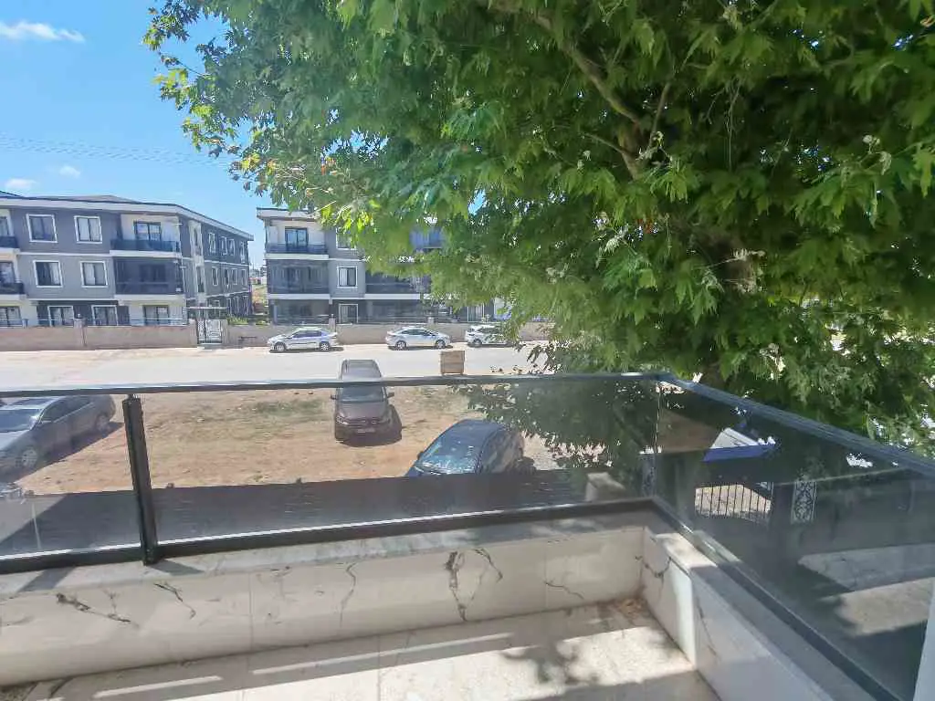 KARASU'DA HAVUZLU SİTEDE YERDEN ISITMA ARAKAT LÜKS KİRALIK DAİRE