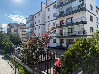 YENİMAHELLE SERHAT MAH ULAŞIM SORUNU OLMAYAN GENİŞ TİP 3+1 DAİRE