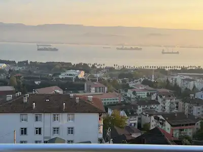 REMAX'DEN SERDAR MAH DENİZ MANZARALI KİRALIK 3+1 ARA KAT DAİRE
