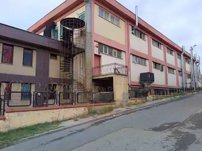 MERKEZİ LOKASYONDA KİRALIK 1100M2 ÜRETİM ALANI+250M2 OFİS