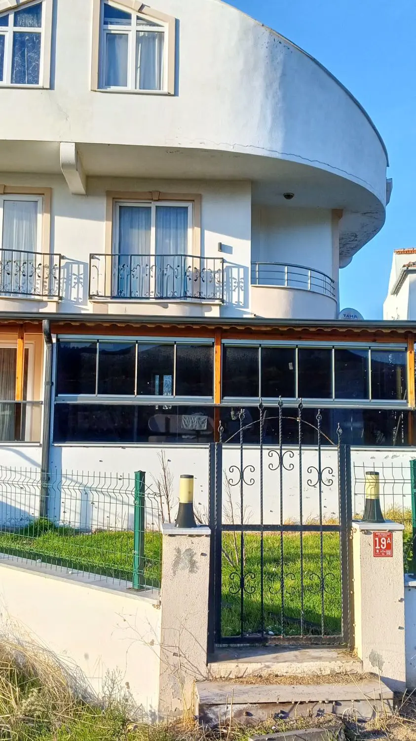 AVŞA ADASI BALIKESİR MARMARA DENİZ MAH’DE DENİZE 200 M, BAHÇELİ & TERASLI 3+1 EŞYALI VİLLA