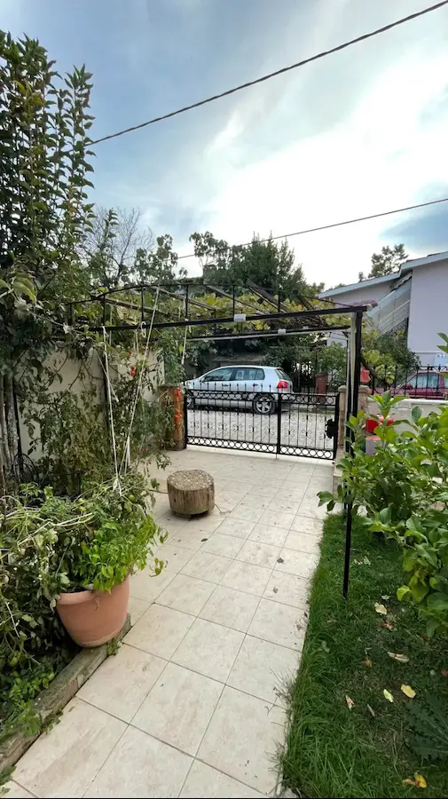 MARMARAEREĞLİSİ DEREAĞZI’NDA SAHİL SİTESİ’NDE 5+2, 303 M² BRÜT, EŞYALI KOMPLE BİNA